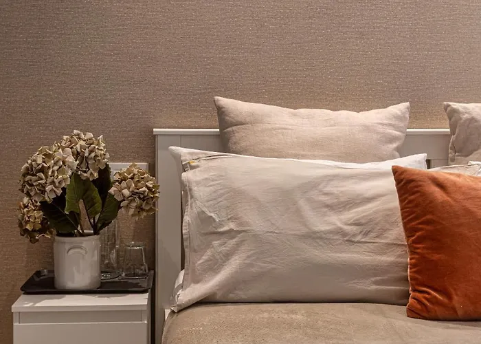 Entire One Bedroom Apartment - Hiranandani Gardens, Mumbai Powai